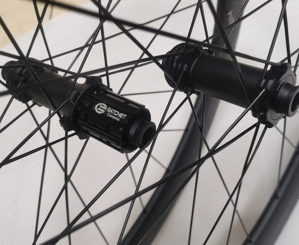 مجموعة عجلات دراجة طريق كربوني - مراجعة Gravel Bike Wheelset Carbon 700C وسعره